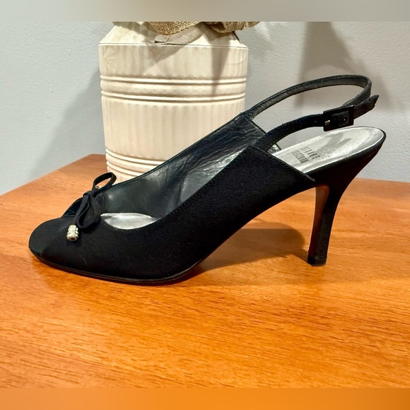 Stuart Weitzman Black Peep Toe Slingback Heels Bow Rhinestone Detail Size 9M - Picture 6 of 13